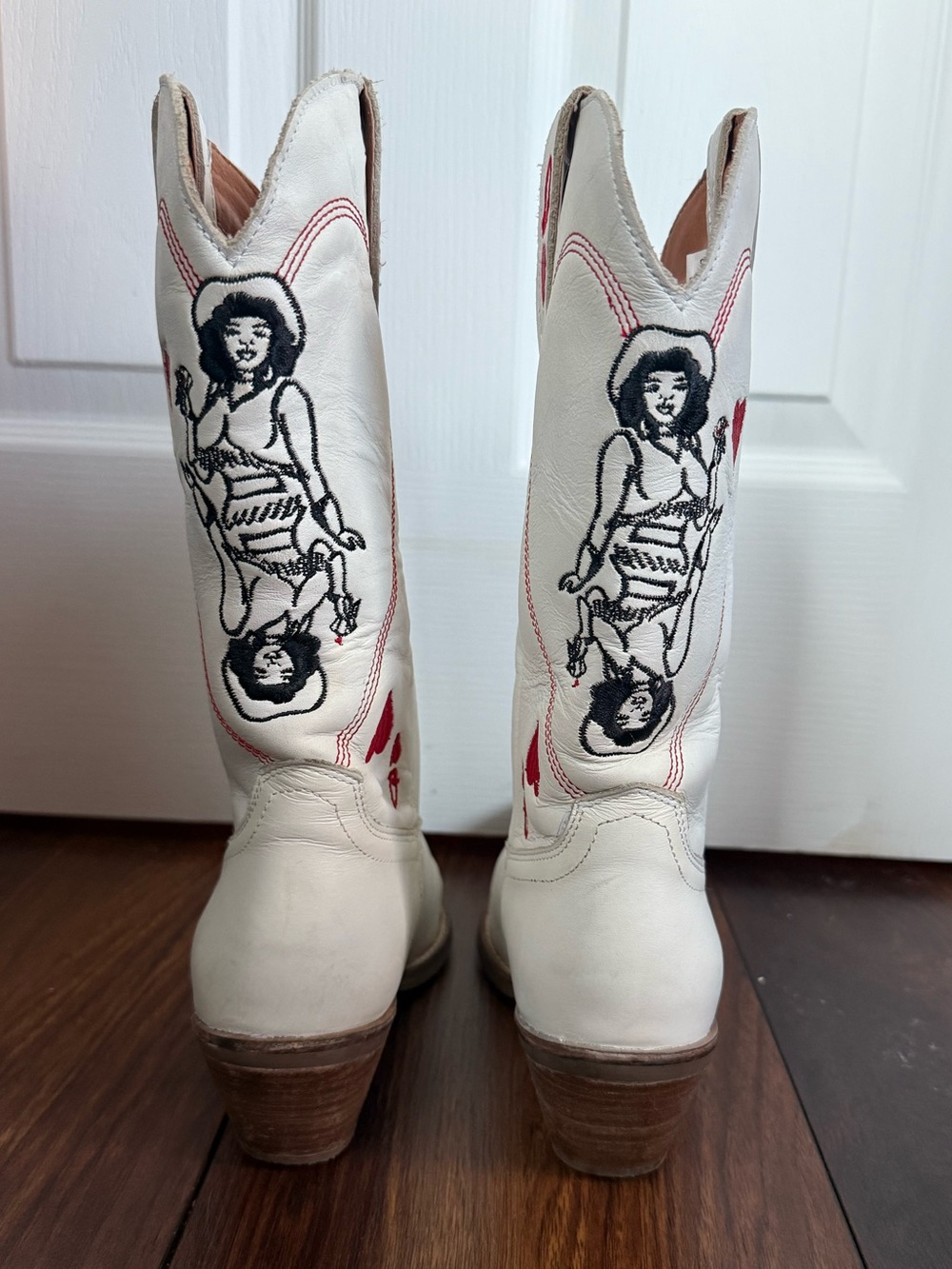 Dingo Queen of Hearts - Picture 5 of 7